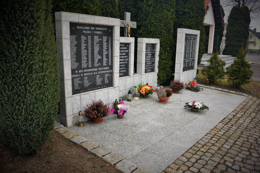 Pomnik poświęcony ofiarom II Wojny Światowej (1).JPG