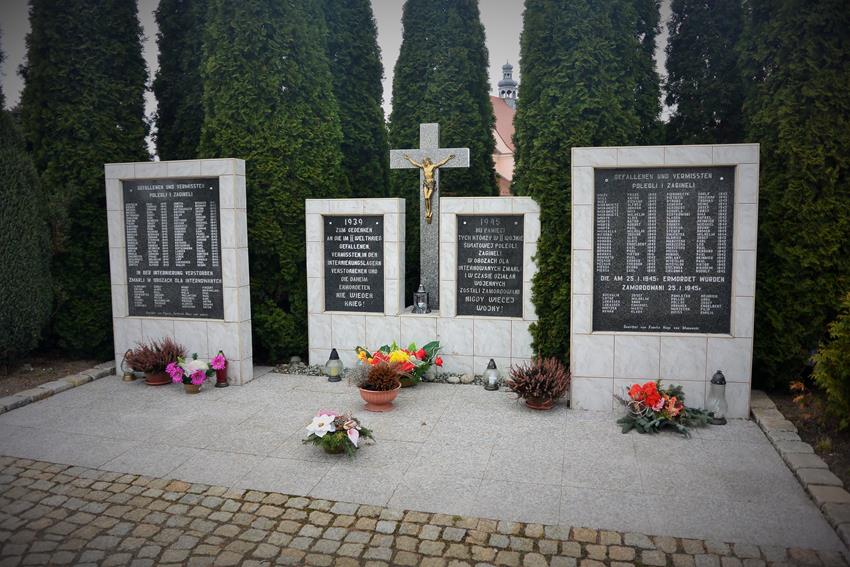 Pomnik poświęcony ofiarom II Wojny Światowej (3).JPG