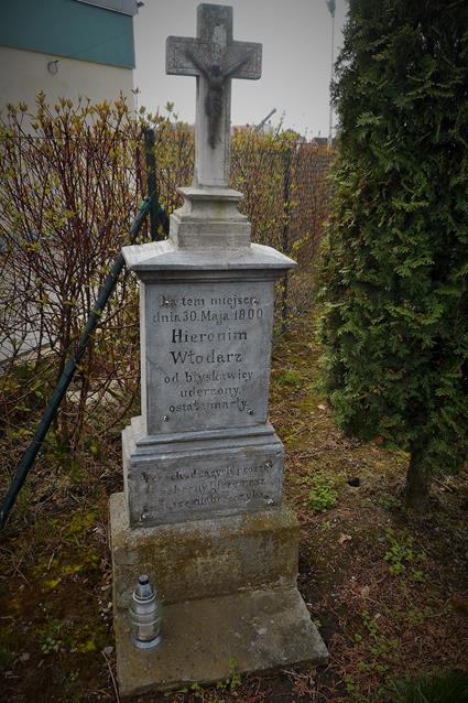 Krzyż w miejscu śmierci Hieronima Włodarza (2).JPG