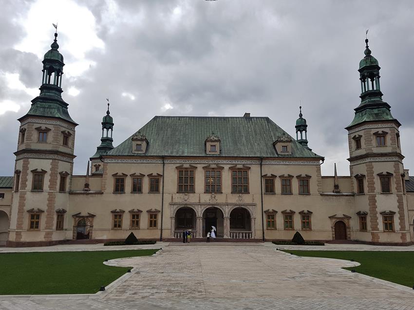 Pałac Biskupów Krakowskich w Kielcach (1).jpg