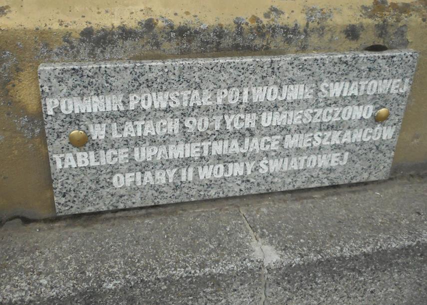 Śmicz - Pomnik Poległych (2).JPG