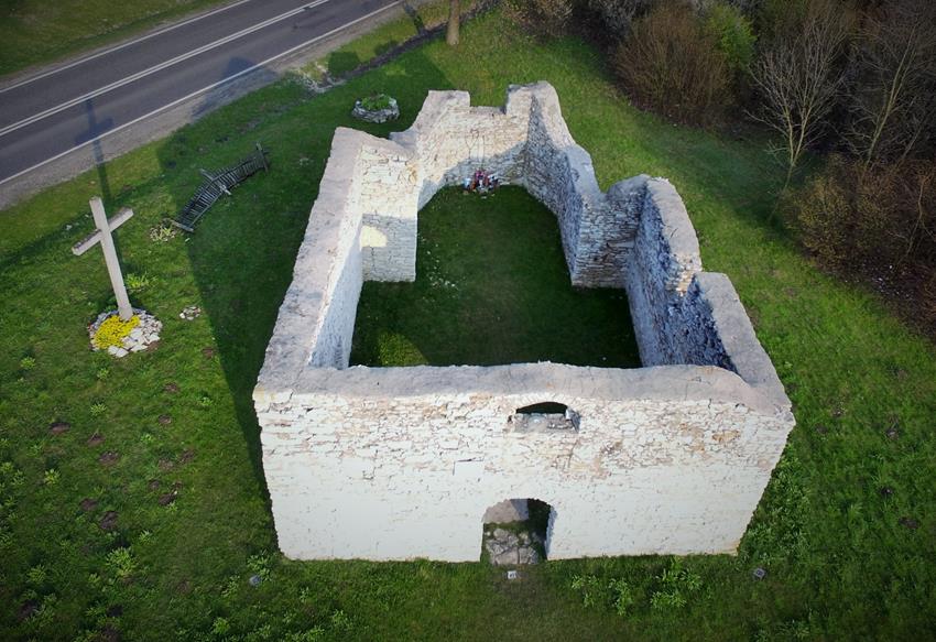 Ruiny kościoła (1).JPG