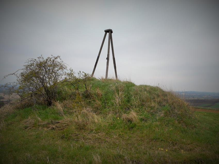 Wieża na przedhistorycznym kopcu (1).JPG