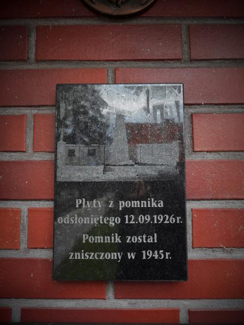 Pilchowice - płyty z Pomnika Poległych (2).JPG