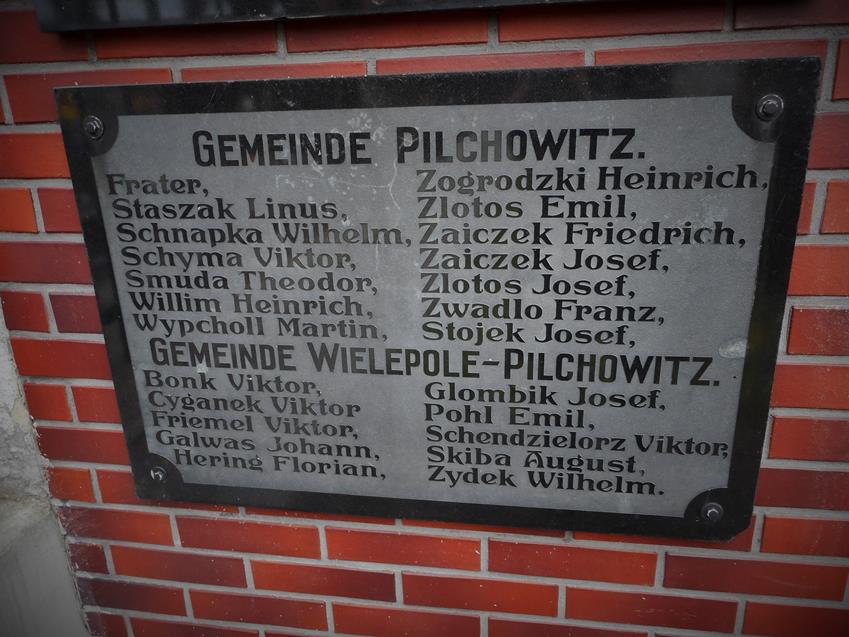 Pilchowice - płyty z Pomnika Poległych (7).JPG
