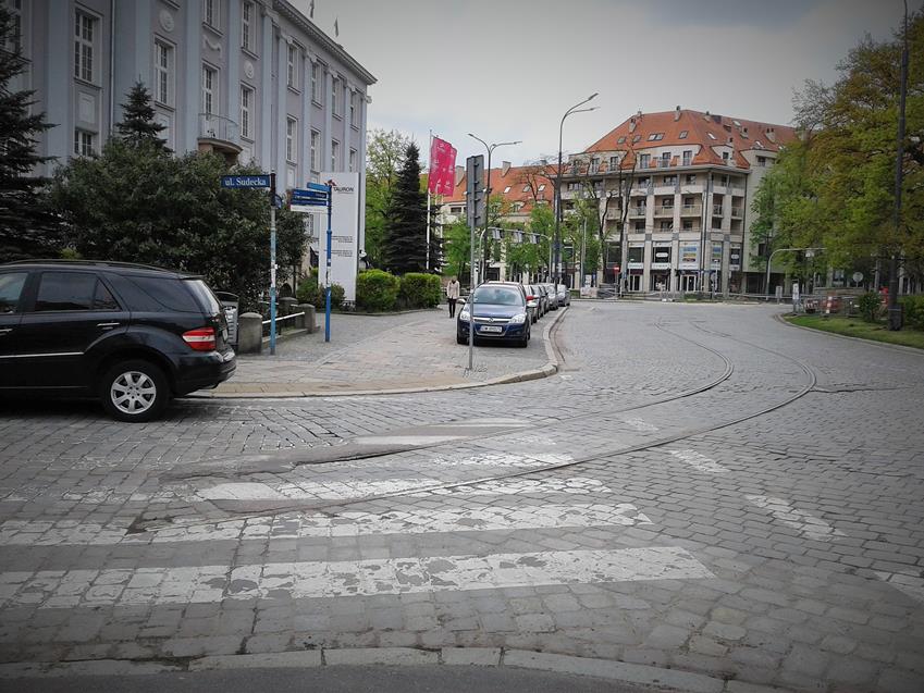 Plac Powstańców Śląskich (1).jpg