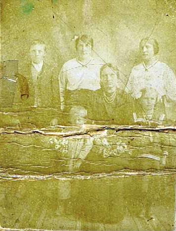 Od lewej - Jan,Maria, Aniela i Stefania Szostak w 1916 r.jpg