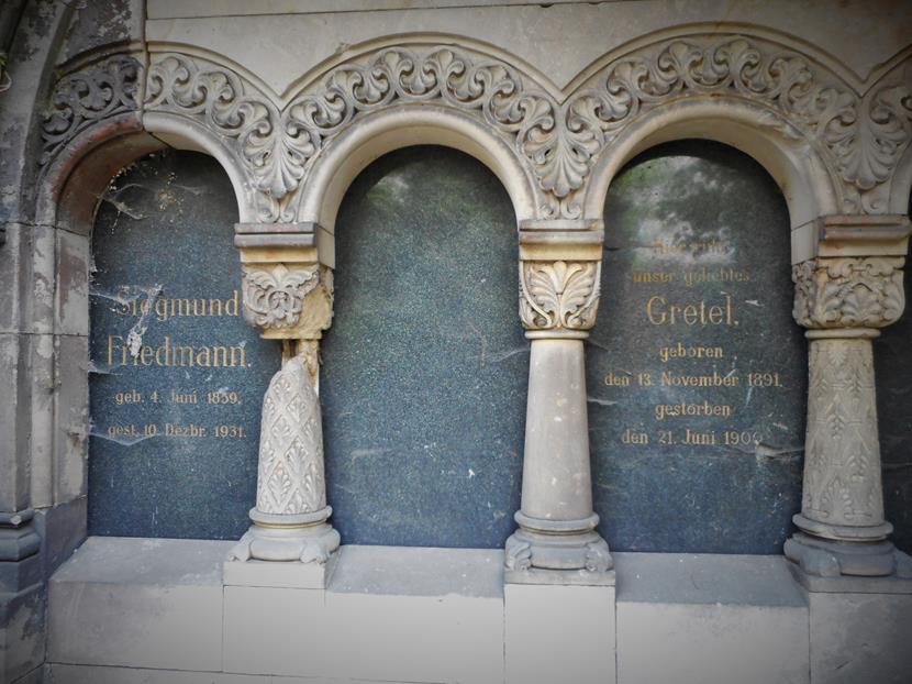 Grobowiec rodziny Friedmann (6).JPG