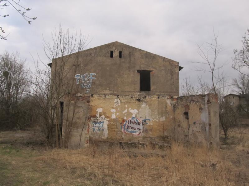 Ruiny pozostałych zabudowań Zakładu Wapieniczego (2).jpg