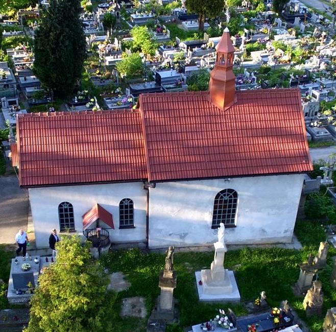 1. Kaplica oraz grób Kusionowicza.JPG