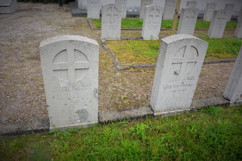 Cmentarz żołnierzy włoskich (1).JPG
