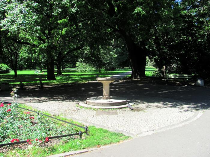 Warszawskie poidełka - Park Praski - fot. 3.JPG