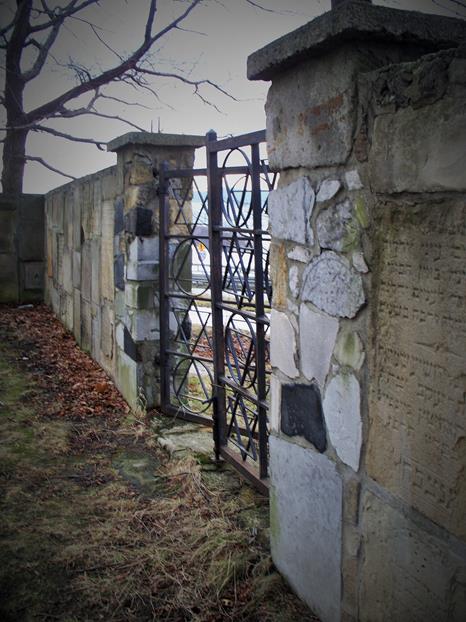 Cmentarz w styczniu 2011 roku (9).jpg