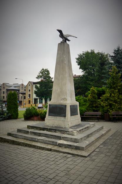 Pomnik na rynku w Miechowie (3).JPG