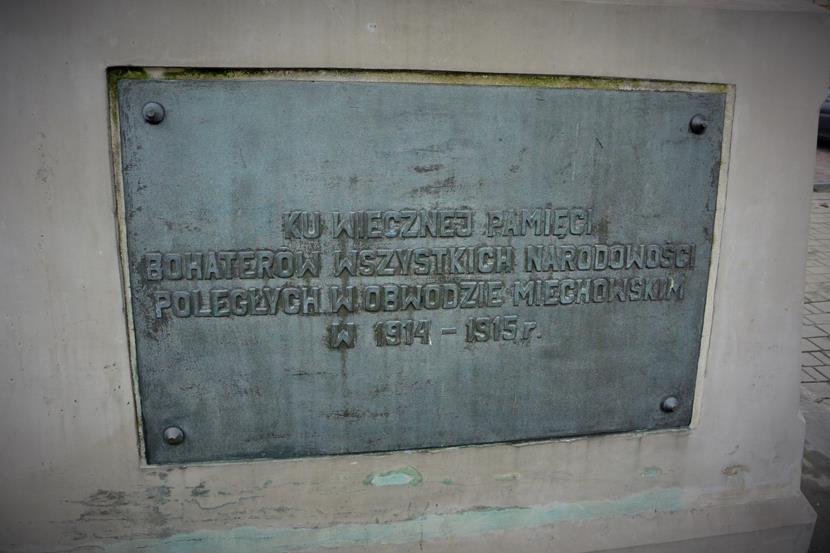 Pomnik na rynku w Miechowie (6).JPG