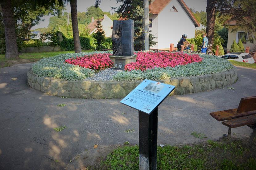 Pomnik (8).JPG