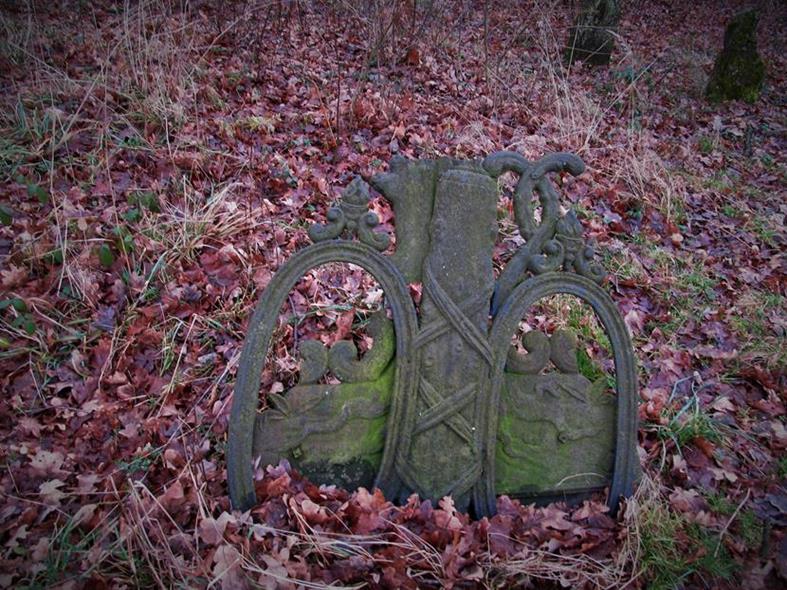 Cmentarz żydowski w Krzepicach (18).jpg
