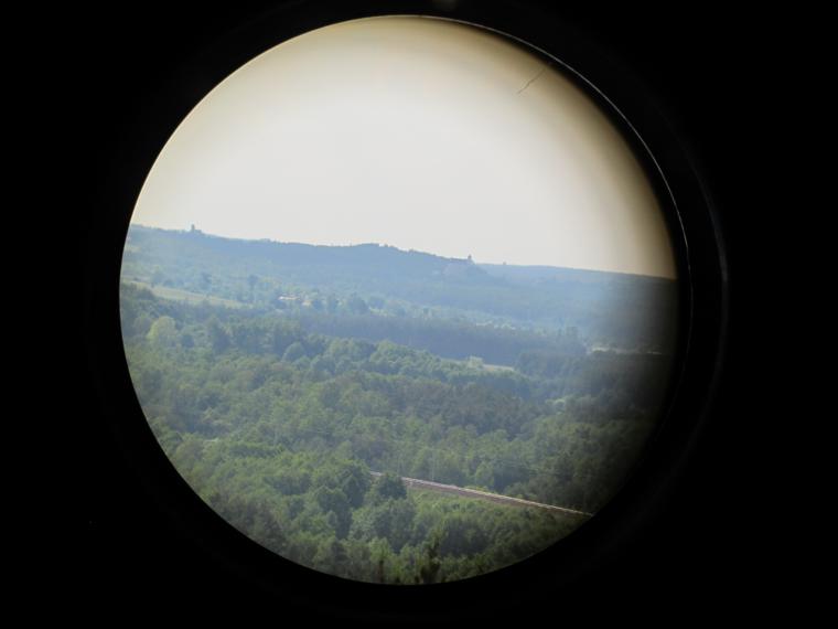 Ze szczytu rozciaga się widok na zamki w Mirowie i Bobolicach.jpg