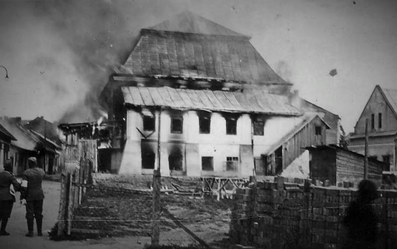 Pożar synagogi - wrzesień 1939 (1).jpg
