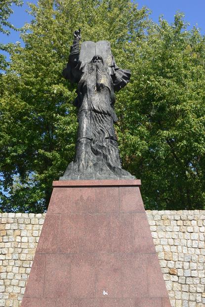 Pomnik Dekalogu (2).JPG
