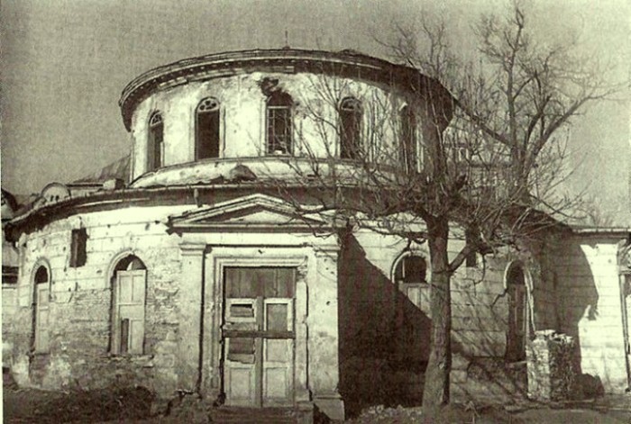Synagoga Praska przed wyburzeniem w latach PRL- u.jpg