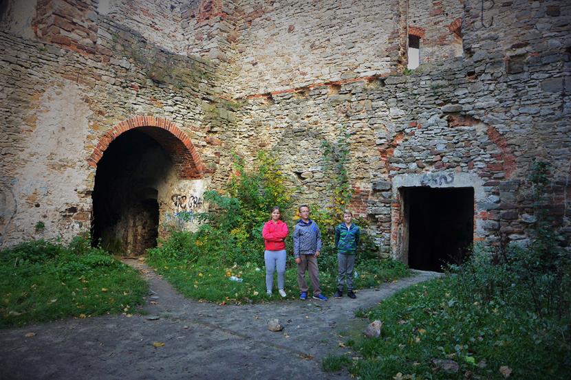Ruiny zamku w październiku 2017 roku (7).JPG