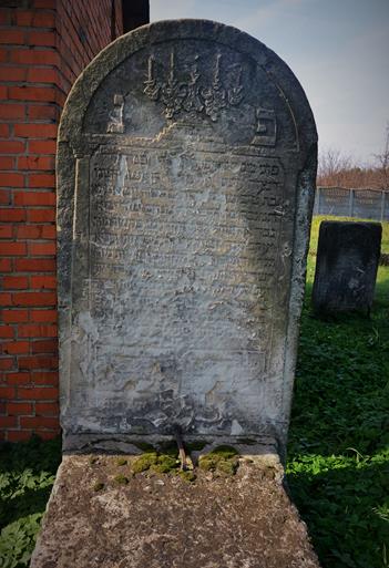 Groby kobiet z rodziny cadyków mszczonowskich (1).JPG