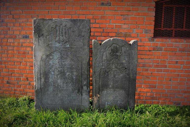 Groby kobiet z rodziny cadyków mszczonowskich (3).JPG