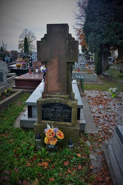 Grobowiec rodziny Jędrzejewskich (1).JPG