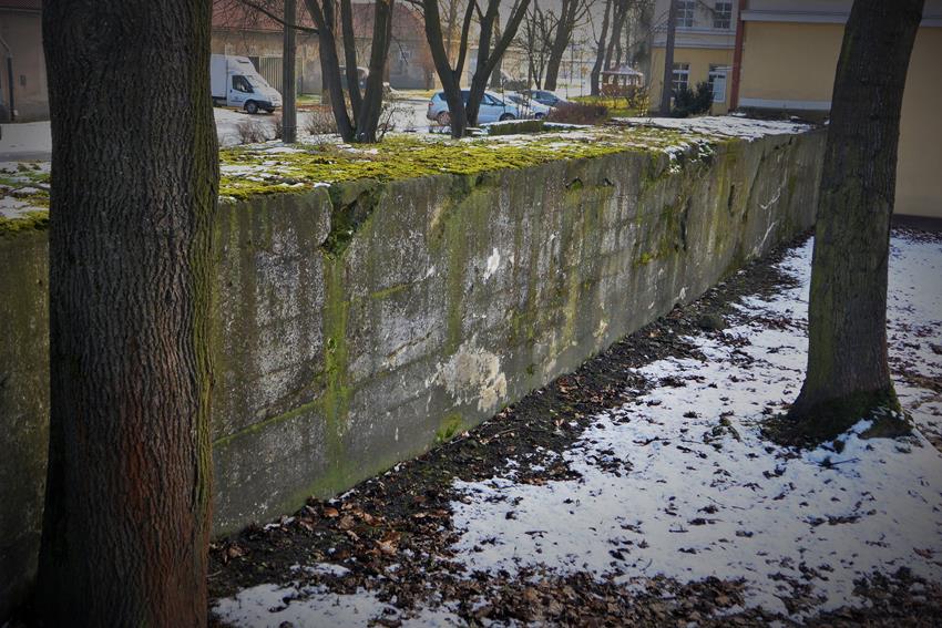 Mur przeciwpancerny (9).JPG