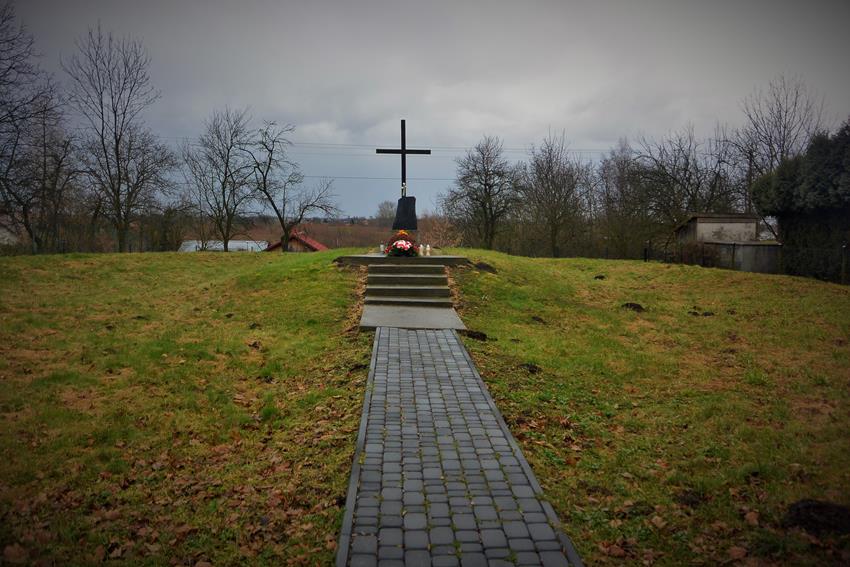 Opatowiec - cmentarz z I Wojny Światowej (3).JPG