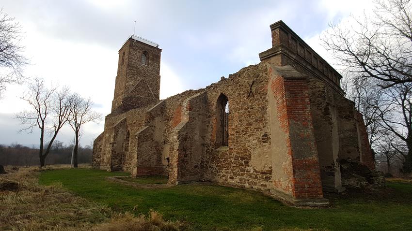 Włodzienin - ruiny kościoła (7).jpg