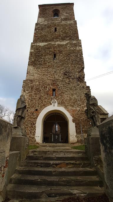 Włodzienin - ruiny kościoła (5).jpg