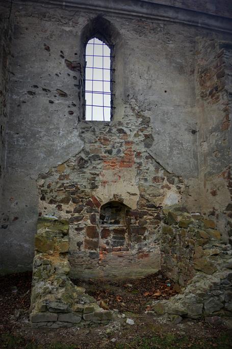 Włodzienin - ruiny kościoła (18).JPG