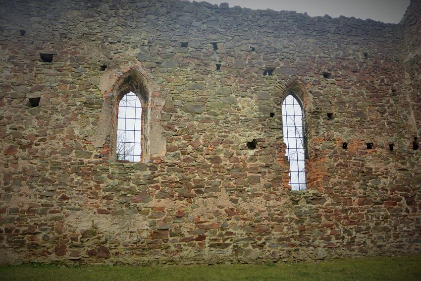 Włodzienin - ruiny kościoła (24).JPG