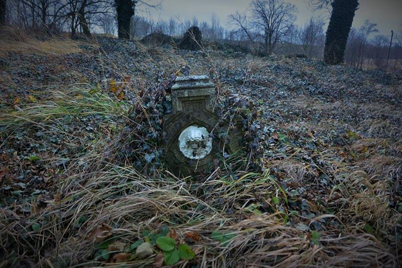 Włodzienin - stary cmentarz (3).JPG