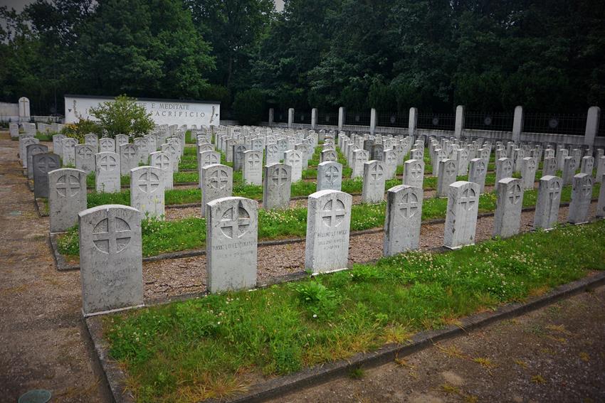 Cmentarz żołnierzy włoskich (6).JPG