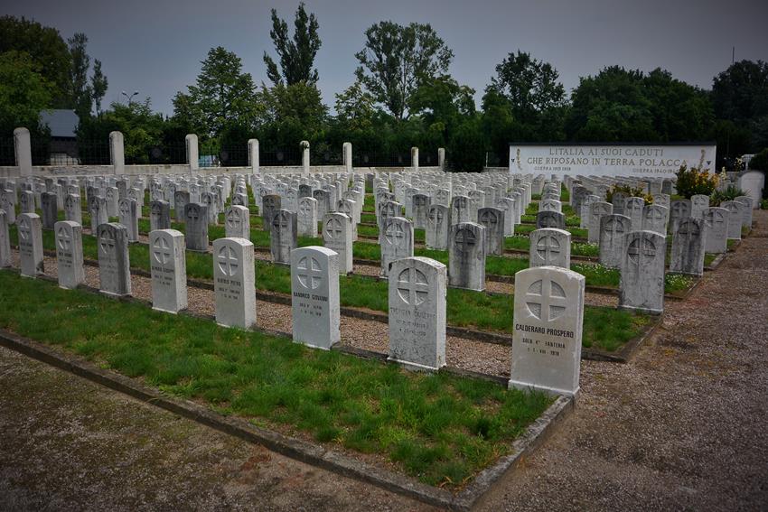 Cmentarz żołnierzy włoskich (7).JPG