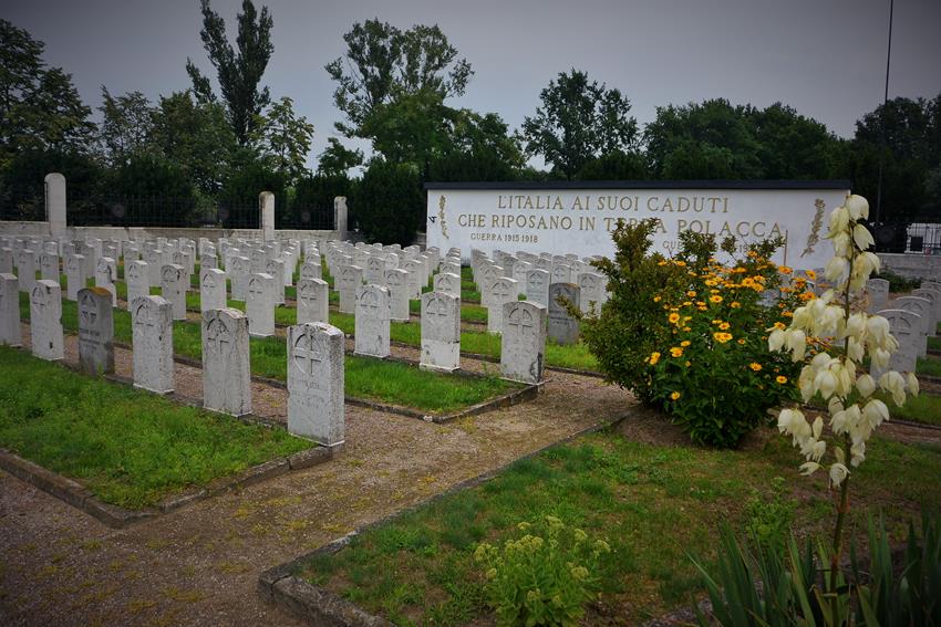 Cmentarz żołnierzy włoskich (20).JPG
