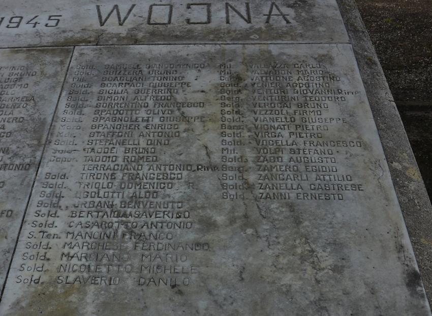 Tablice z nazwiskami w II Wojny Światowej 2 (4).JPG