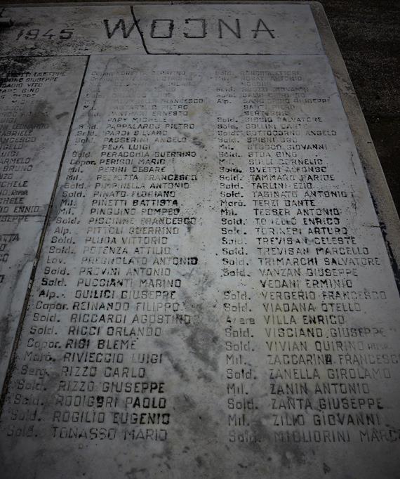Tablice z nazwiskami z II Wojny Światowej 1 (4).JPG