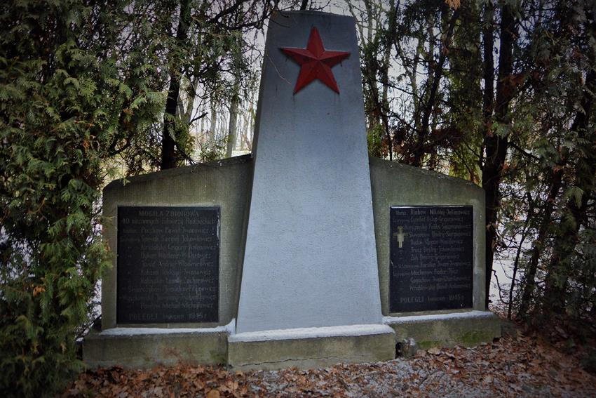 Cmentarz żołnierzy radzieckich (7).JPG