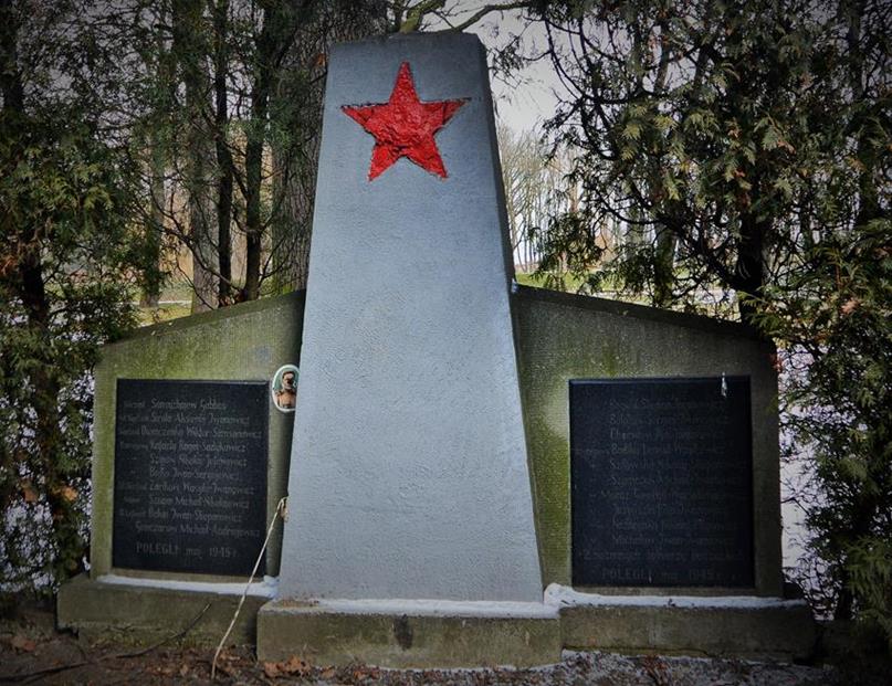 Cmentarz żołnierzy radzieckich (8).JPG
