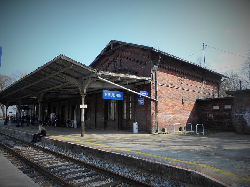 Dworzec kolejowy w Prudniku (6).JPG