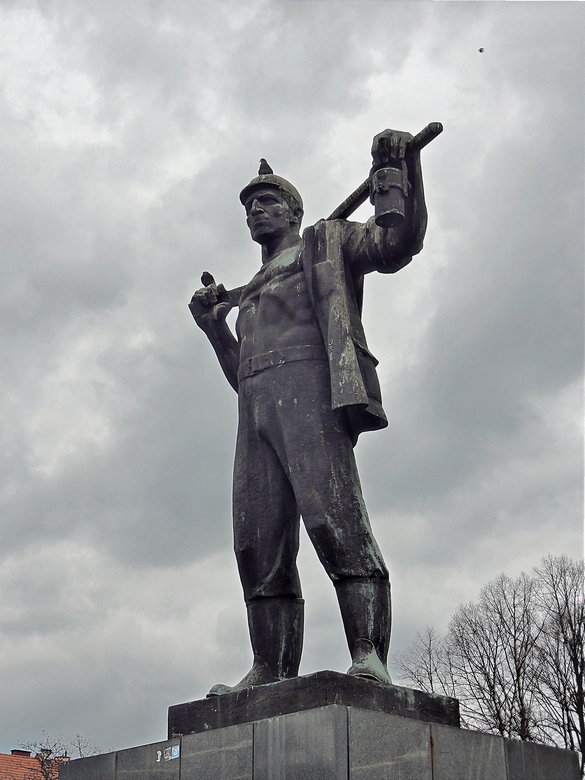 Zabrze - pomnik Pstrowskiego (2).jpg