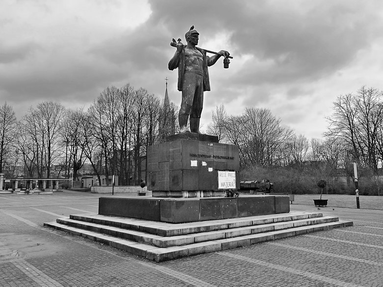 Zabrze - pomnik Pstrowskiego (7).jpg