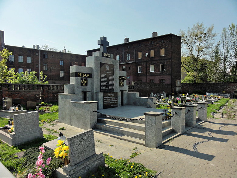 pomnik Powstancow Bobrek (1).jpg
