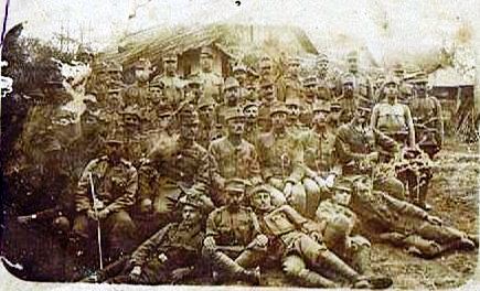Oddział  austriackiej piechoty, zdjęcie ze zbioru bilczyckiej rodziny Szostaków.jpg