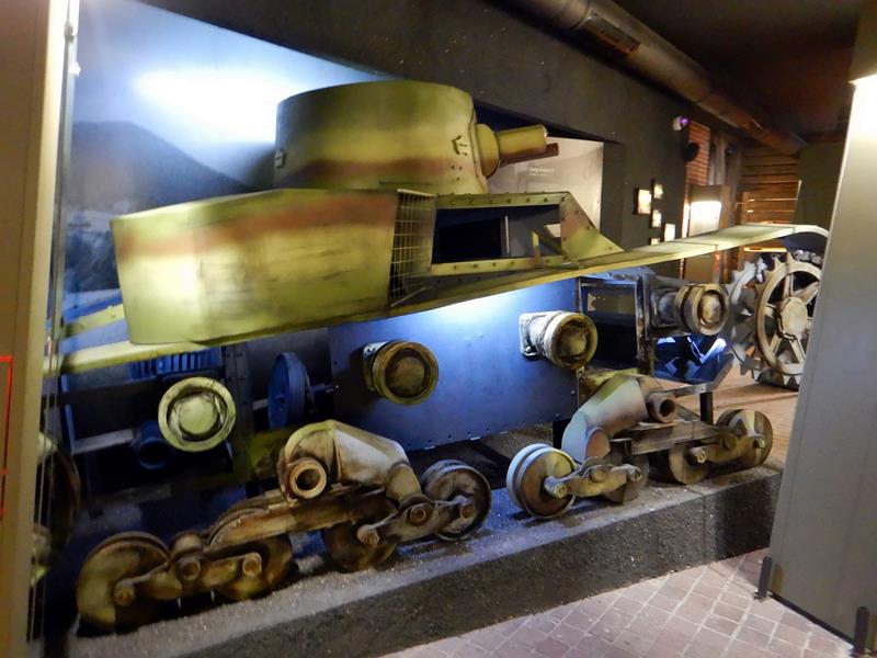 Rekonstrukcja czołgu Vickers w Muzeum AK w Krakowie (1).JPG