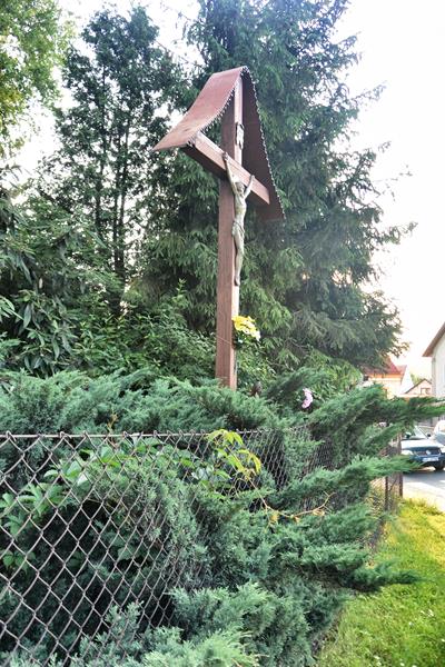 Krzyż przy ulicy Karosek (5).jpg